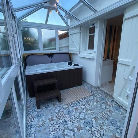 Maison De Plage Avec Spa/Jacuzzi A 250 M De La Mer La Tranche-sur-Mer Exteriör bild
